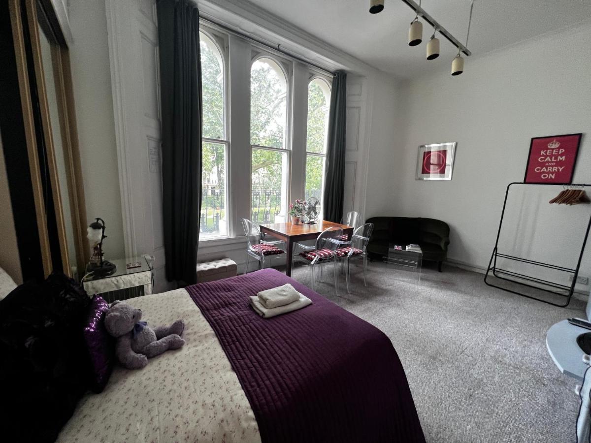 Hyde Park Studio Has Private Balcony With Tranquil Garden View London Exterior photo